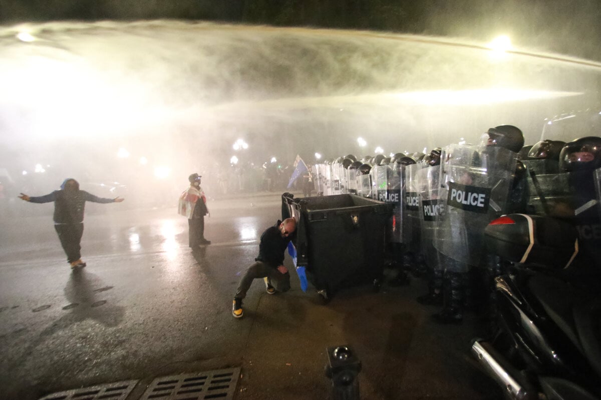 Gruzinskaa policia na den volieb rozohnala protest pred palacom