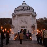 Mauzoleum Andrassyovcov ma polrocnu uzaveru tichy protest pred pamatnikom