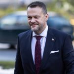 Migalovo ministerstvo pozastavuje modernizacne projekty e sluzieb