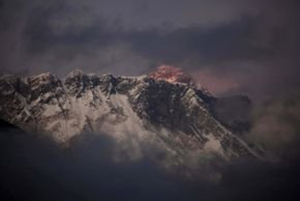 Okolie Mount Everestu je uzavrete po snezeni