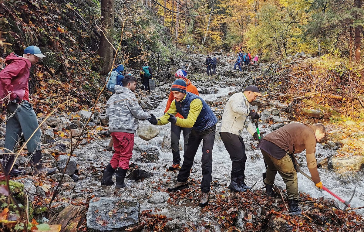 Po povodni zmenila tvar no zije dalej Najstarsia slovenska ferrata opat uvita turistov