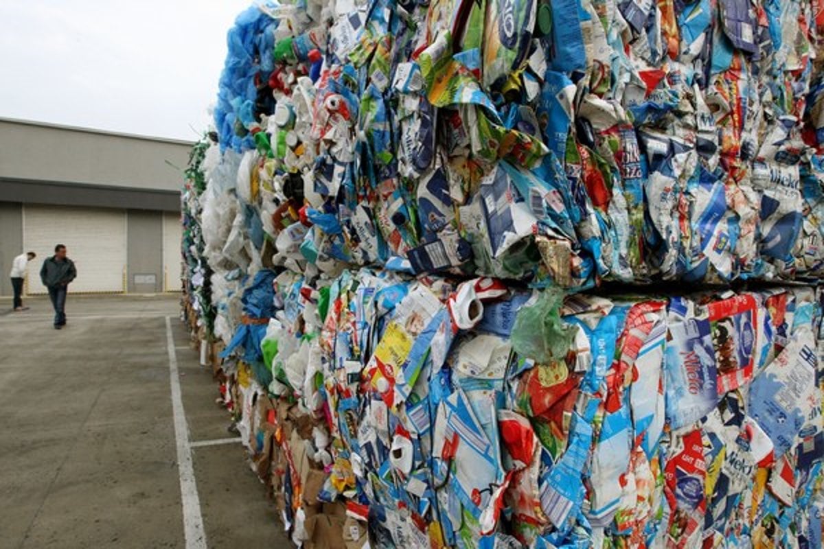 Ziadna pomoc len komplikacie v odpadovom hospodarstve