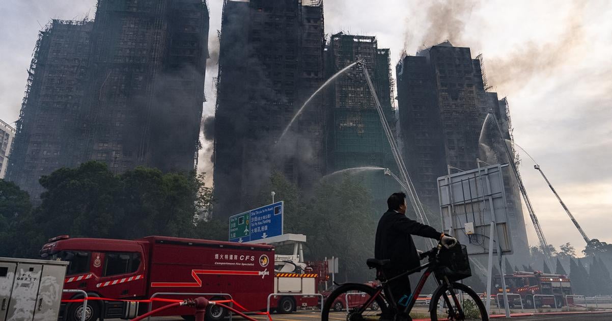 Bambusove lesenie len odvadza pozornost po pozari v Hongkongu