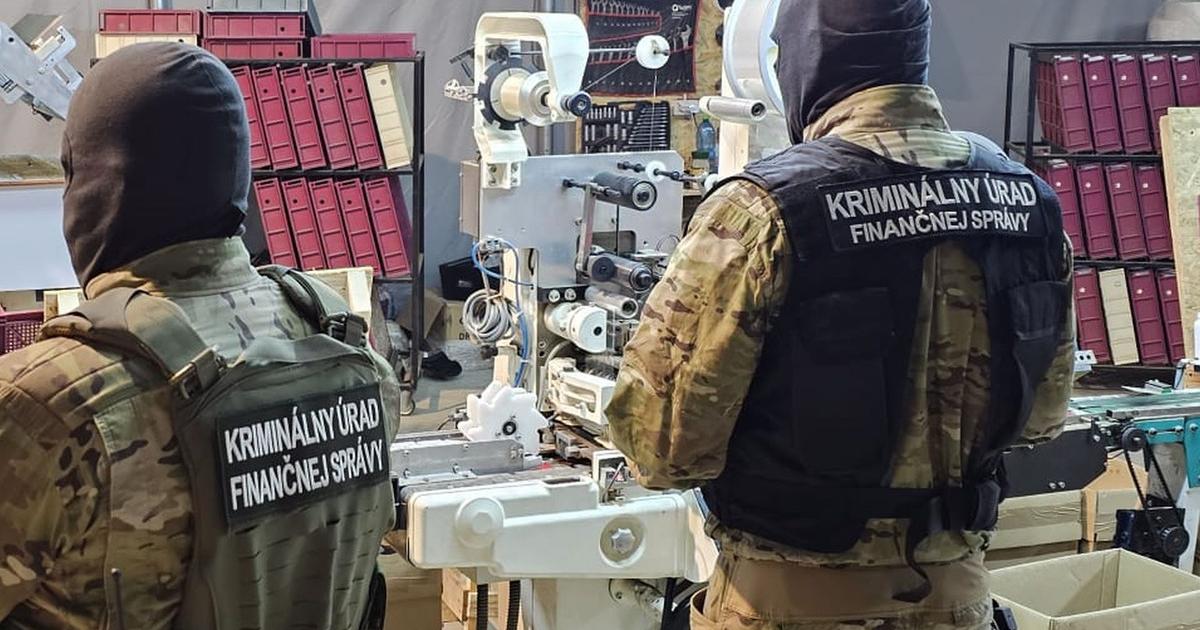 Kriminalny urad odhalil najvacsiu nelegalnu tovaren na cigarety