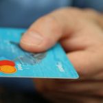 Vlk nasiel penazenku s kartou skoncili na sude