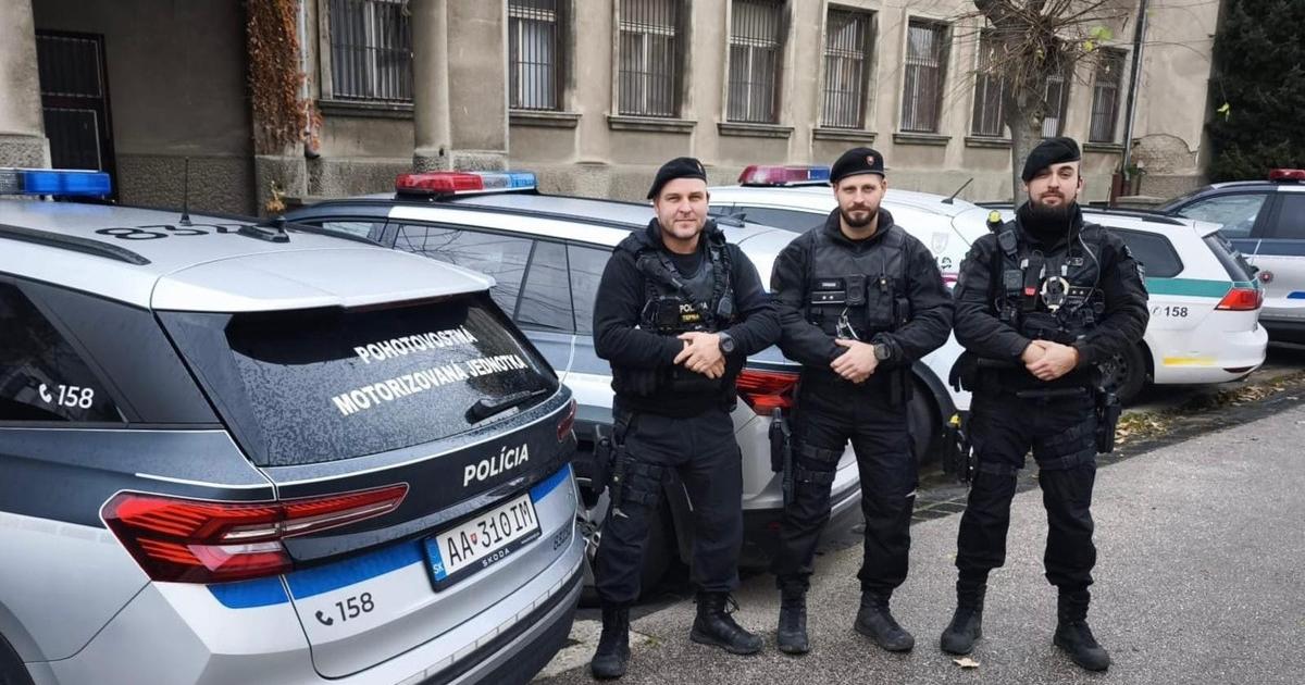 Zrazena zena stratila krv masivne krvacanie zastavili traja policajti