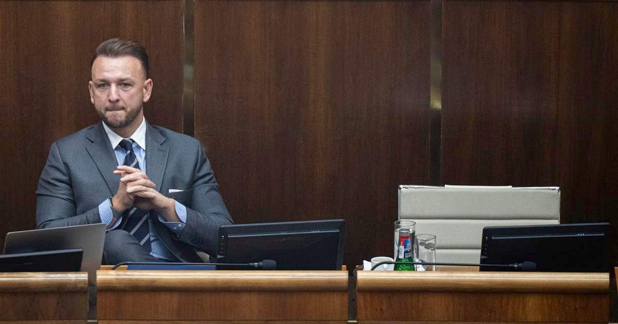 Hanba na viacero sposobov Koalicia zasiahla proti oznamovatelom korupcie v den boja proti korupcii