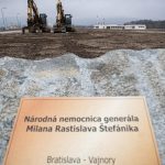 Kalinak so Saskom poklepali zakladny kamen nemocnice