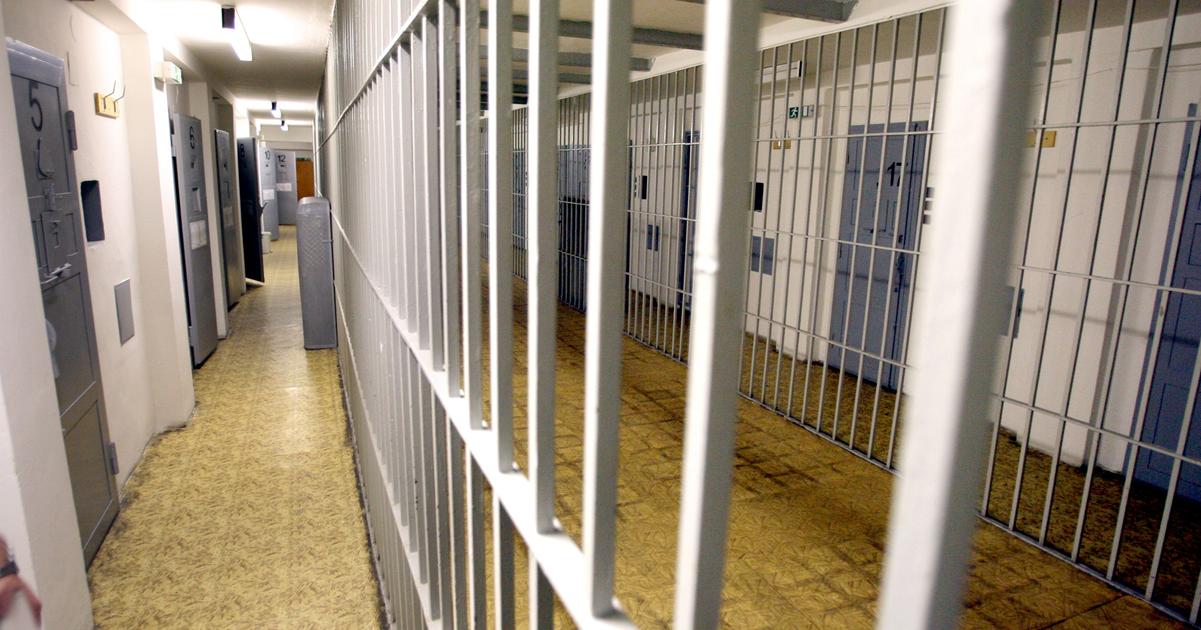 LITVA Za zhanobenie pamatnika hrdinu vazneni traja muzi