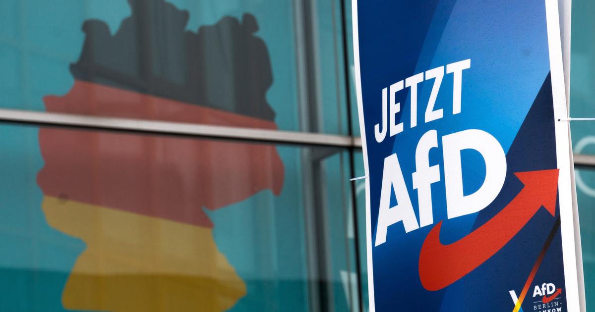 NEMECKO Krajne pravicovy poslanec AfD celi obvineniu za nacisticky pozdrav