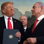 Netanjahu sa v pondelok na Floride stretne s Trumpom