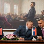 Otazky a odpovede Fico sa tvari ze na Pellegriniho zanevrel