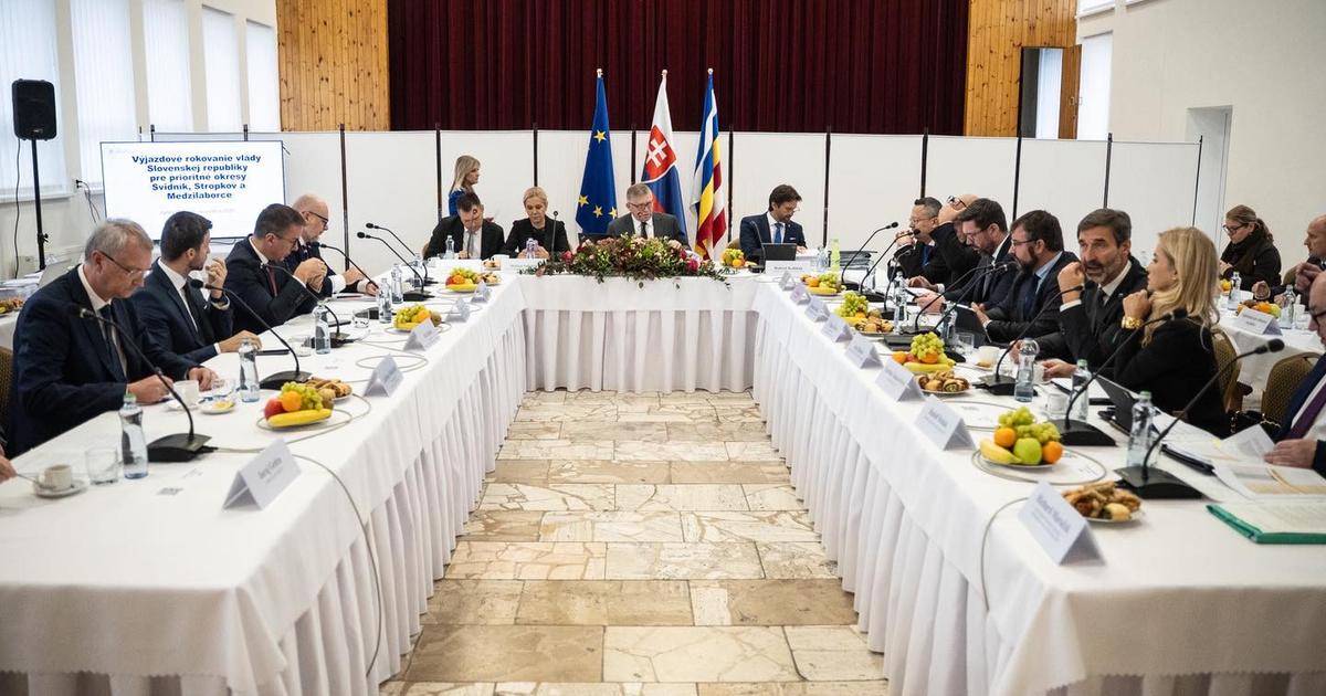 Pred rokmi nechceli byt Ficovi ministri papalasi dnes urad neukazal ucet za vyjazd vlady