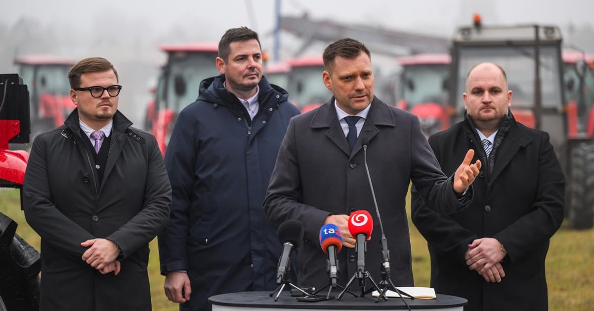 Taraba odovzdal vodohospodarom 50 traktorov na udrzbu vodnych tokov