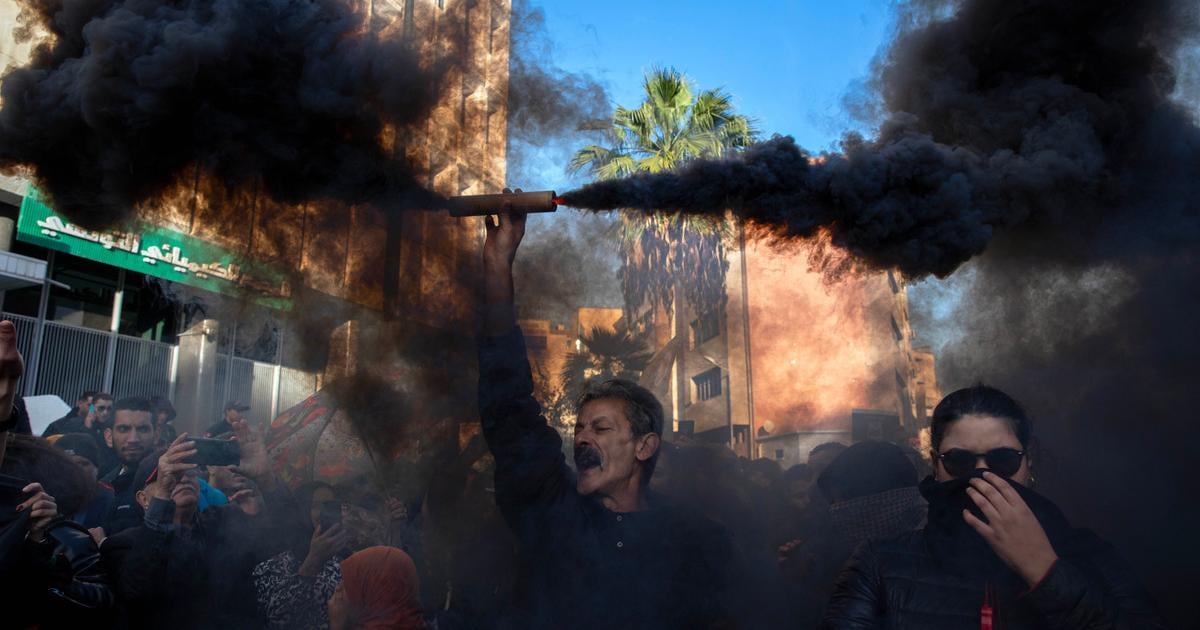 Tunisania pokracuju v protestoch prezidentovi vycitaju zasahy opozicie
