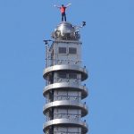 Americky horolezec Honnold bez istenia vyliezol na jednu z najvysich budov na svete