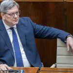 B Susko Ustavny sud SR je nadmerne zatazeny agendou prietahov v konani