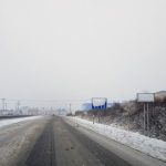 Cestari varuju pred hmlou zladovatenym snehom a padajucimi skalami