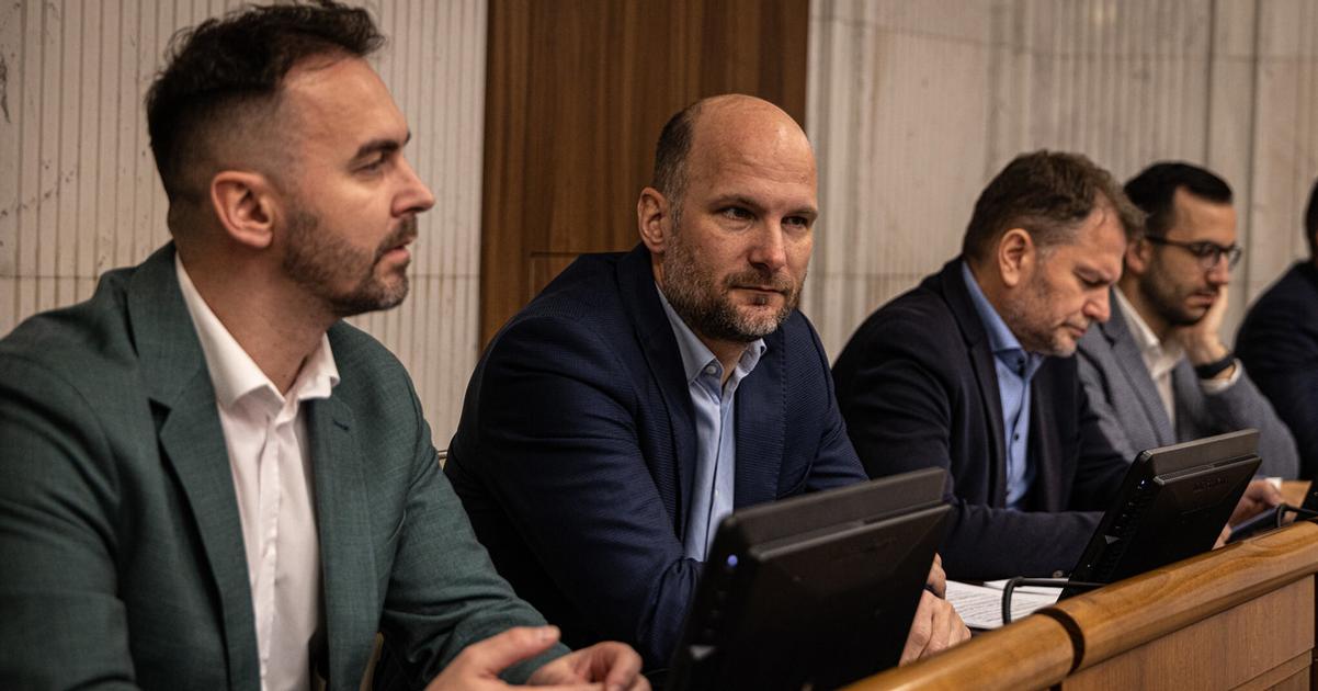 G Grendel Vyzyvame UVO aby konal k rekonstrukcii Kukurice