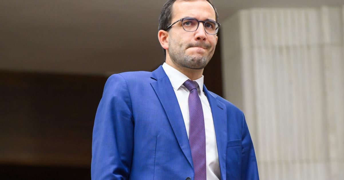 Hnutie Slovensko vyzvalo nespokojnych koalicnych politikov aby zosadili vladu