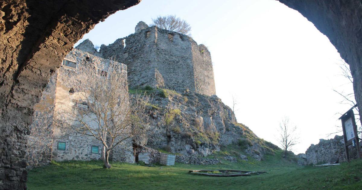 Jedli morske ustrice a na dvore hrali kocky Neprebadana zrucarina ukryva prekvapive pribehy