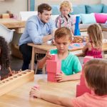 Odbornicka na Montessori Dieta moze pracovat aj s nozikom ale uci sa ze je ostry