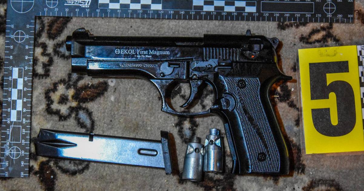 Policia obvinila muza z Trebisova z nelegalneho drzania zbrani