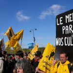 Protestujuci farmari s traktormi zablokuju centrum Pariza