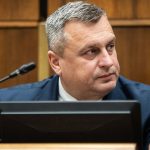 SNS stiahla z rokovania schodzi navrh na tresty za extremizmus