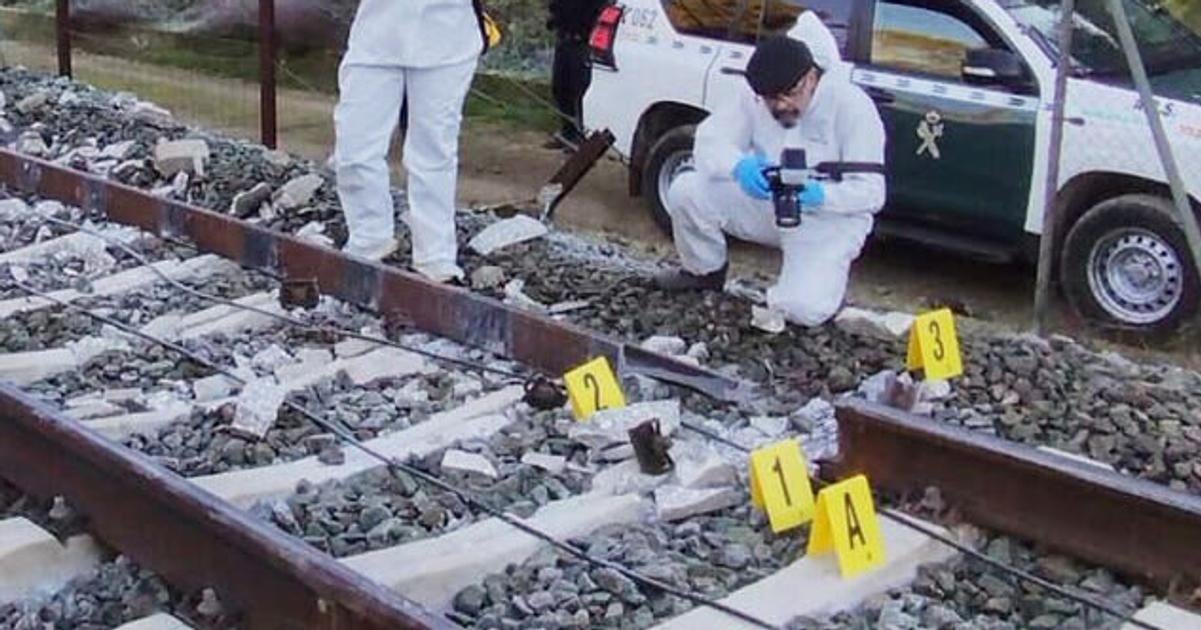 Vlak sa pri tragickej nehode v Spanielsku vykolajil na starej kolajnici tvrdi dennik Minister to odmieta