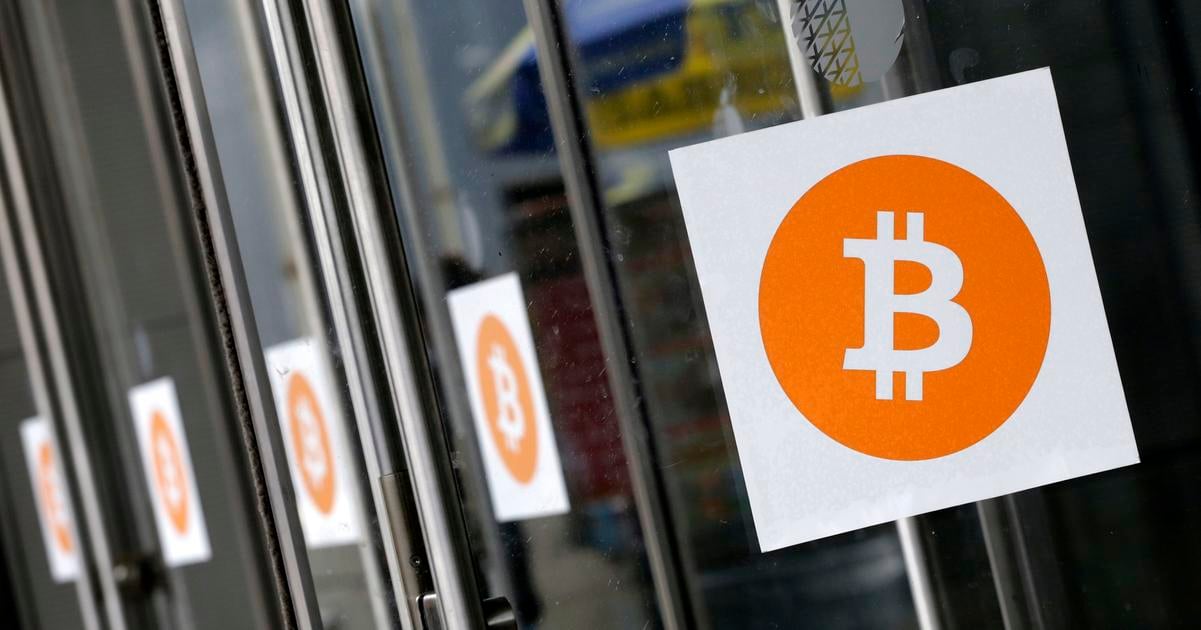 Bitcoin klesol na najnizsiu uroven za poslednych desat mesiacov