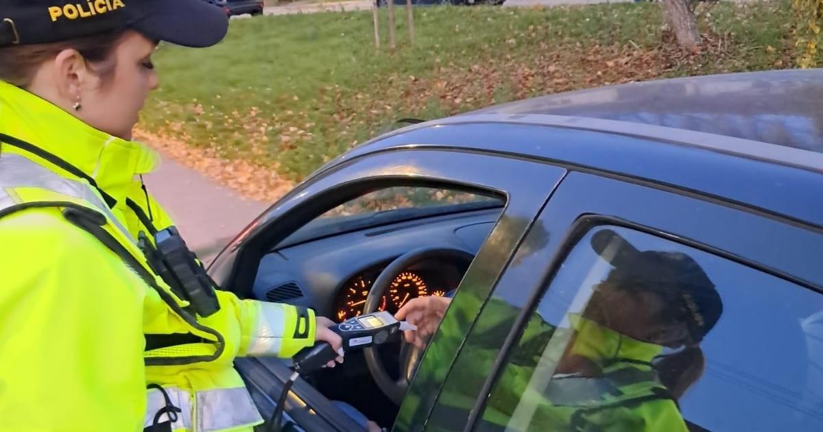 Co slubili to splnili policajti obsadili viacero vjazdov do miest