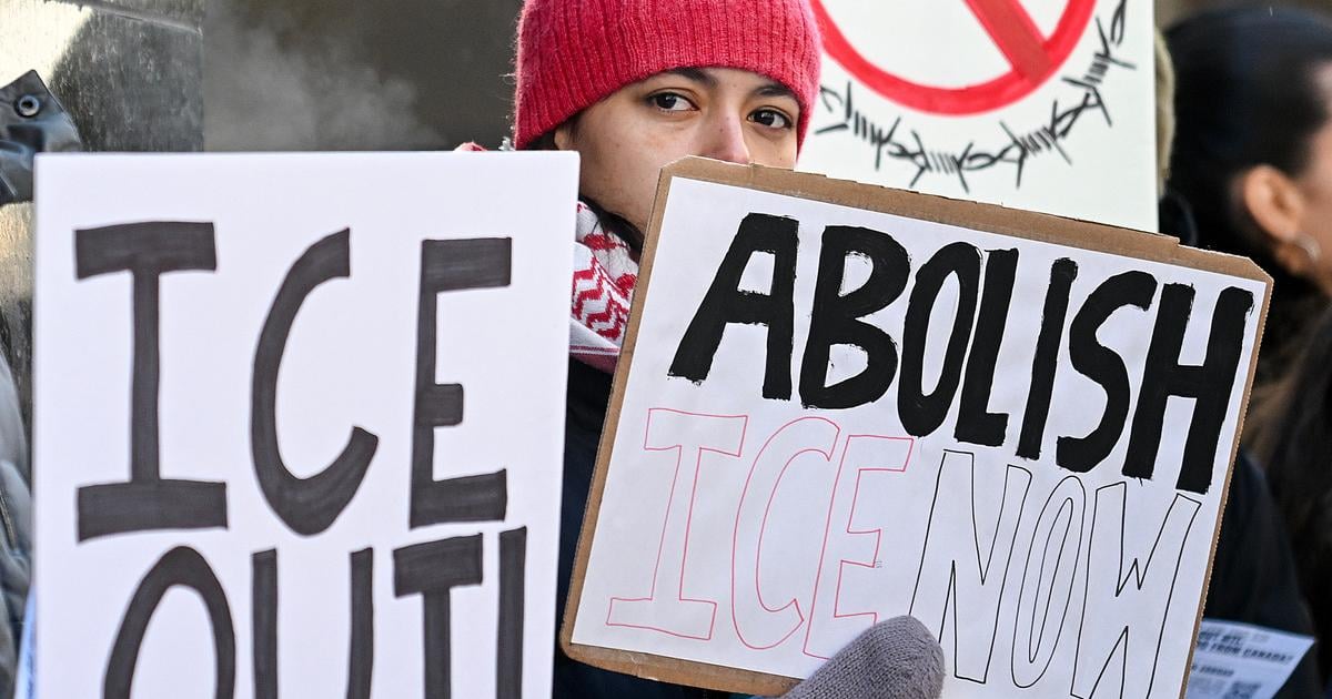 Dvaja federalni agenti postaveni mimo sluzbu za klamstvo o Minneapolis