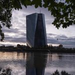 Europksa centralna banka na zaciatku minulho roka predala cast svojich dolarovych aktiv