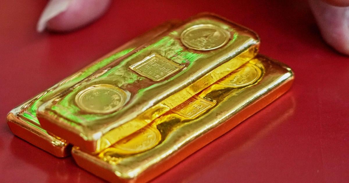 Financie Ceny zlata a striebra pokracuju v vyraznom poklese