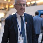 Guverner francuzskej centralky banky oznamil svoj odchod