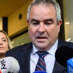 Muz obvineny z utoku na plazi Bondi v Sydney sa prvykrat dostavil pred sud