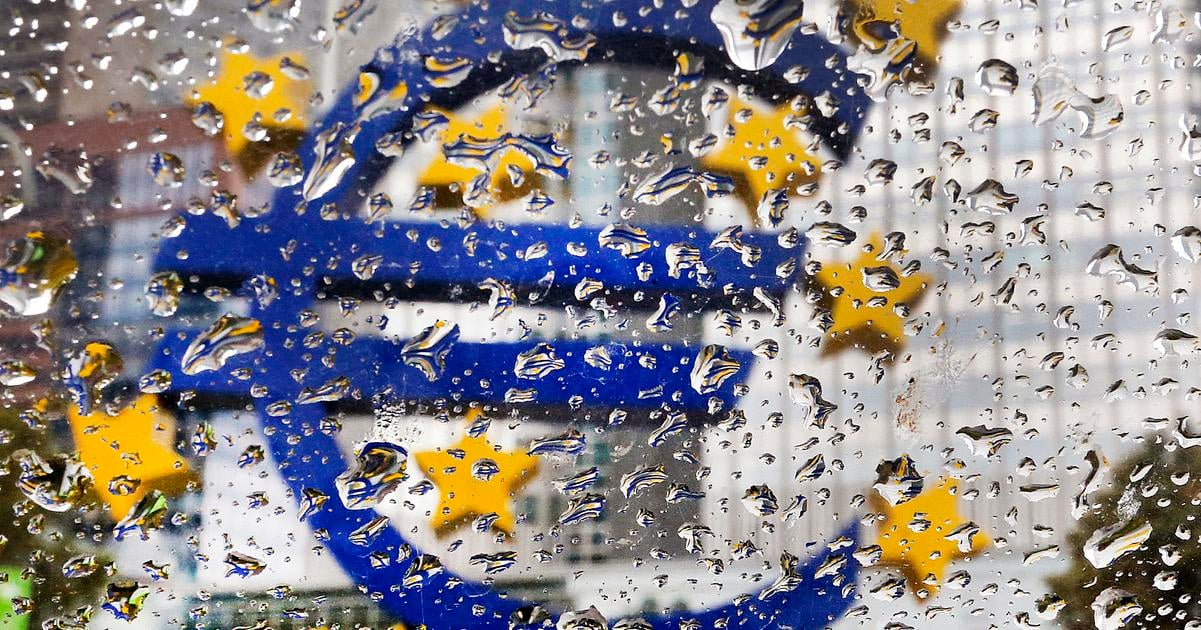 Obchodny prebytok eurozony na konci roka medzirocne klesol o viac nez miliardu eur