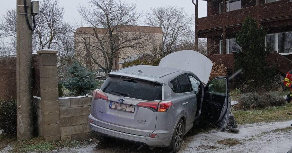 Pocas nehod im uz znicili plot a poskodili aut Boja sa o bezpecnost vo vlastnom domove