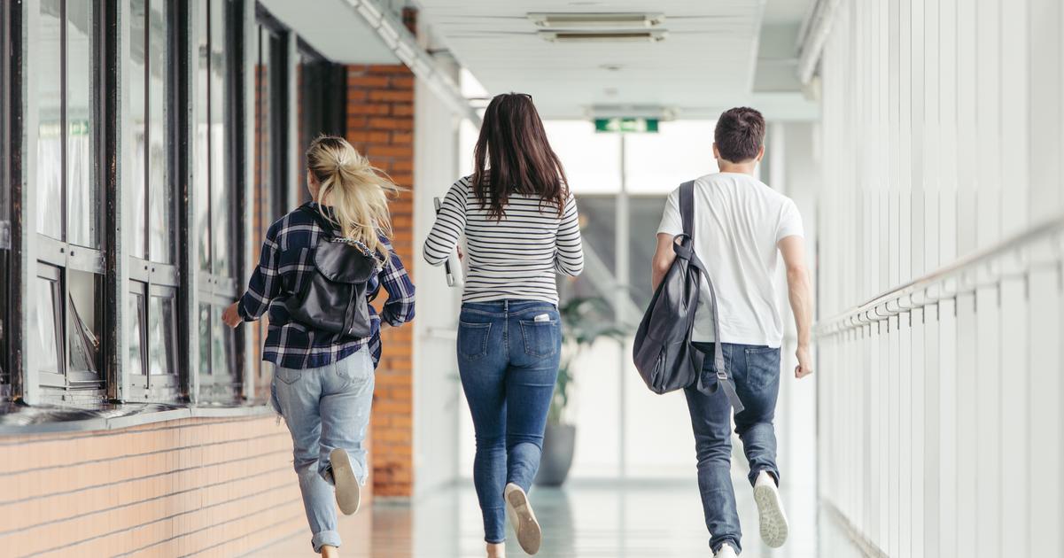 Podavanie ePrihlasok sa prekrva s jarnymi prazdninami Poradcovia v skolach nemusia byt dostupni