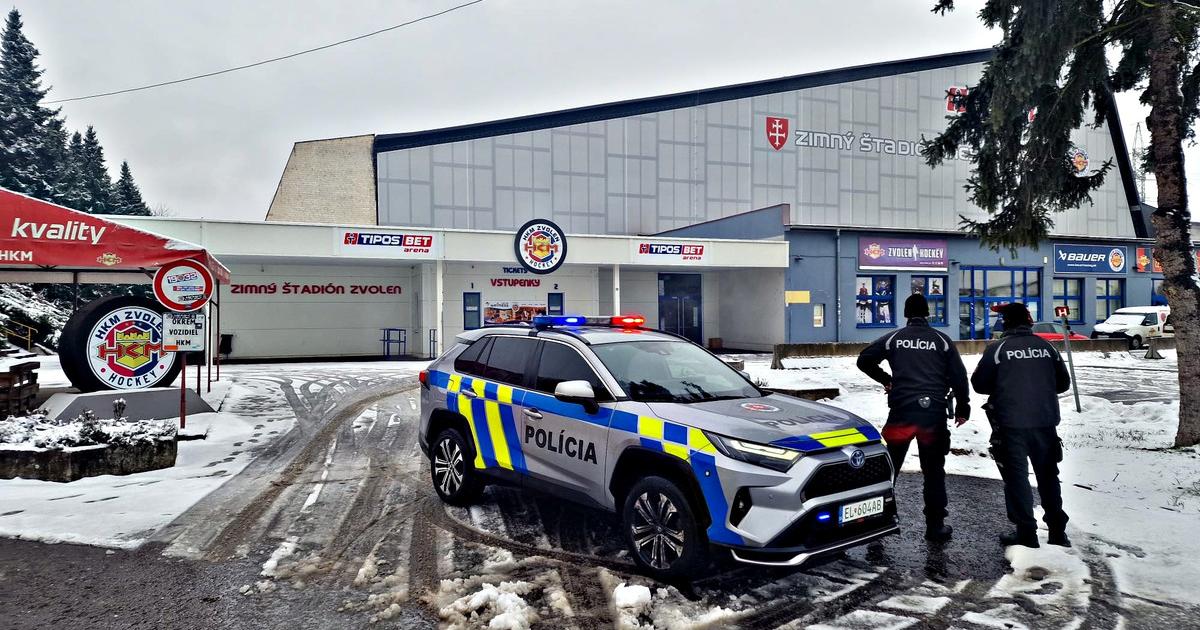 Porucha chladiaceho zariadenia na zimnom stadione sposobila unik amoniaku dopravu v tejto oblasti obmedzili