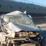 Zdemolovane aut pokodena protihlukova stena Vodic osobneho auta bol v case narazu mimo vozidla