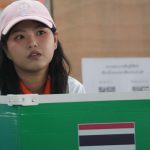 parlamentne volby sa zacali pozorovatelia predpovedaju tesny vysledok