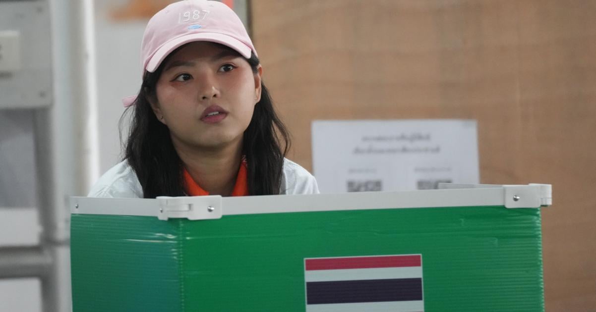 parlamentne volby sa zacali pozorovatelia predpovedaju tesny vysledok