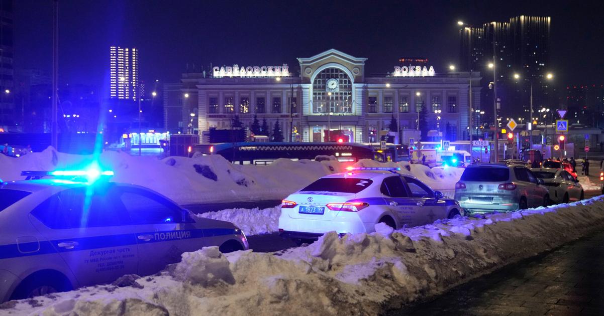 pri vybuchu v moskve zahynul policajt a pravdepodobny utocnik