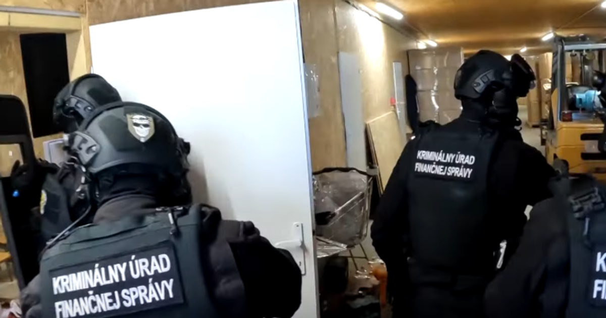 Akcia Simultor Kriminalisti sa v Banskobystrickom kraji zamerali na obchodnikov s luxusnymi autami