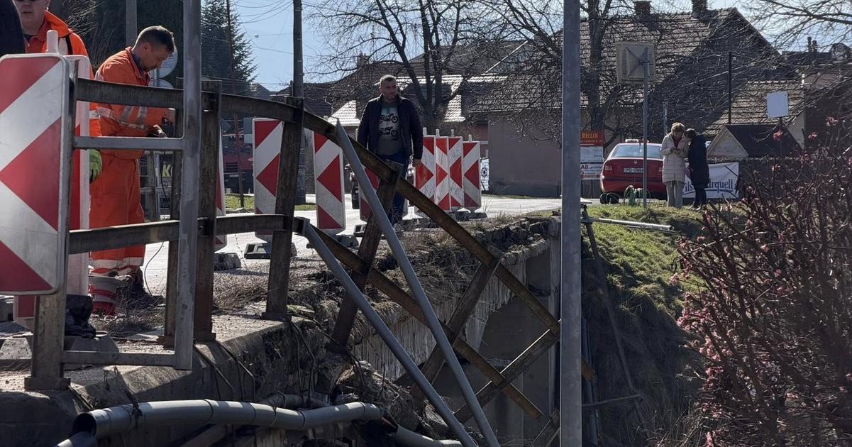 Dopravu na poskodenom moste v Opatovciach nad Nitrou riadia policajti kamiony su odklonene