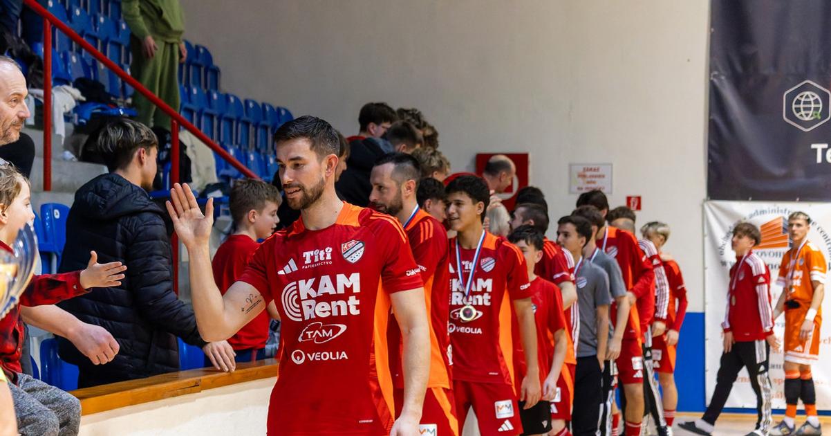 Favorit naplnil oakvania Uradujui sampion vstupil do play off spravnou nohou