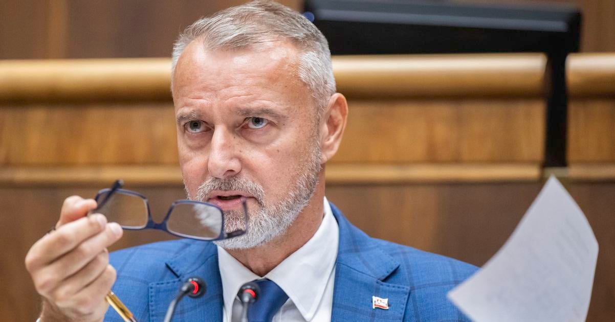 Funkcny Ustavny sud je podla Rasihom prioritou