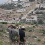Izraelski osadnici zranili podla uradov pat Palestincanov na Zapadnom brehu Jordanu